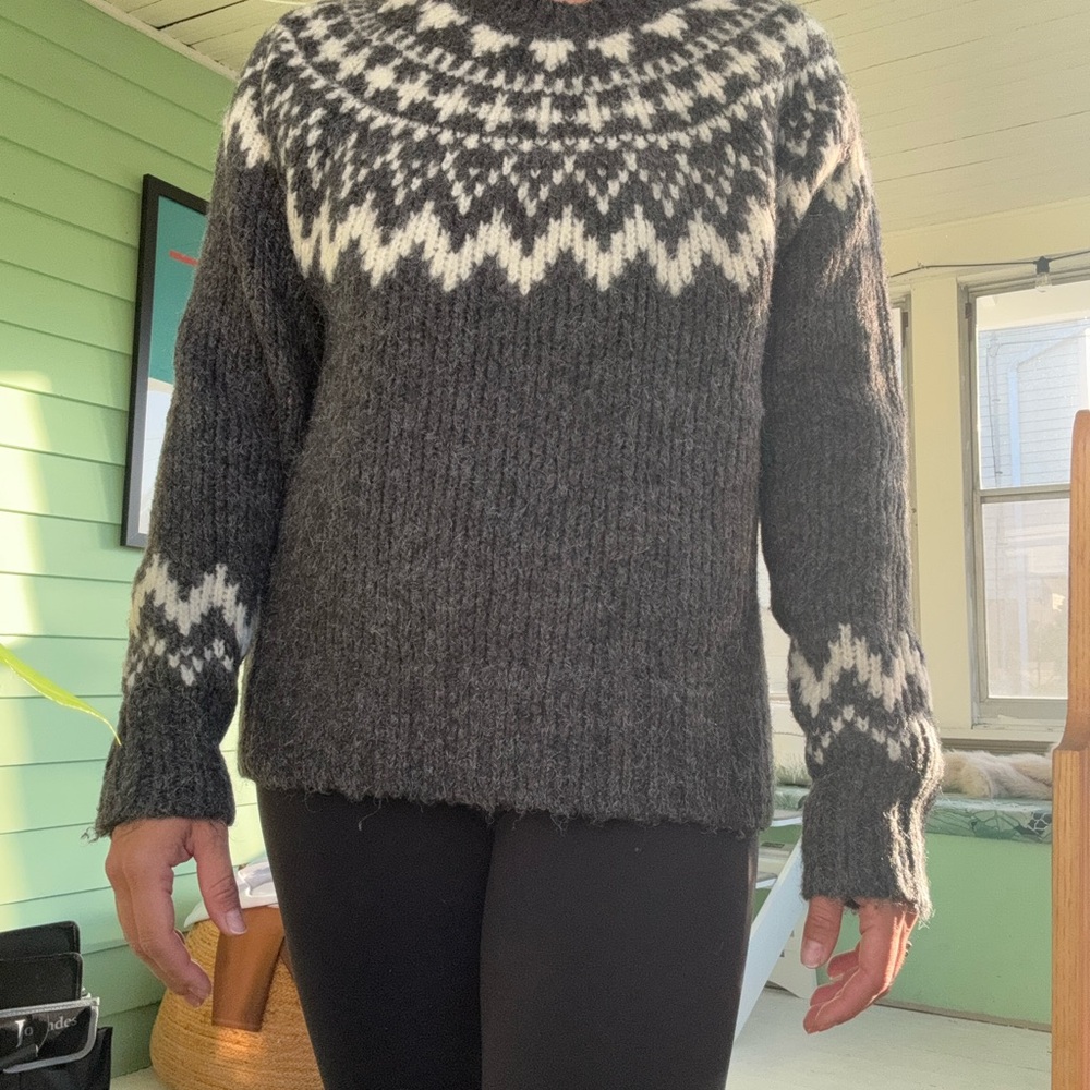 Uniqlo Black and White Turtleneck Sweater